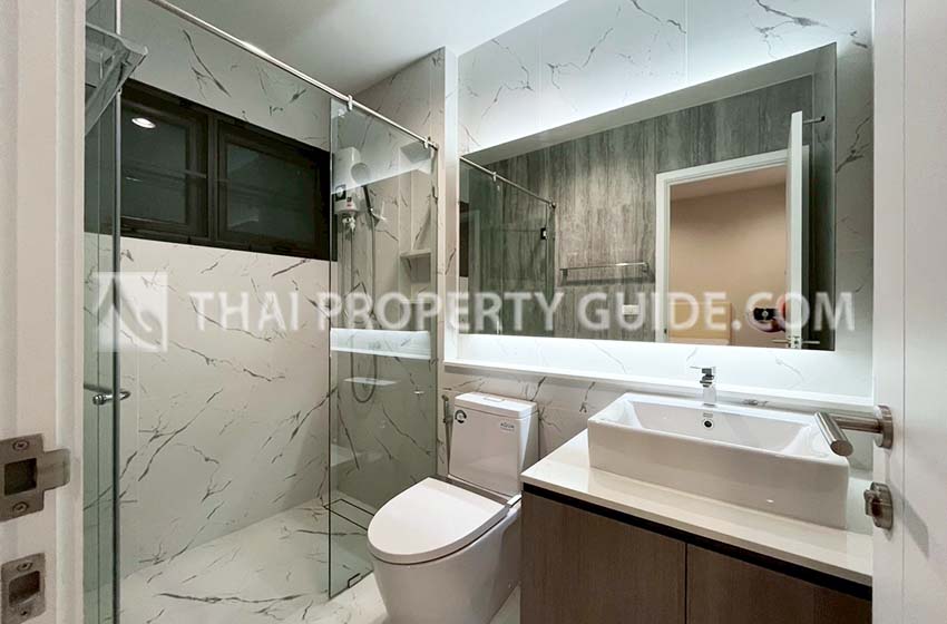House with Shared Pool in Srinakarin 